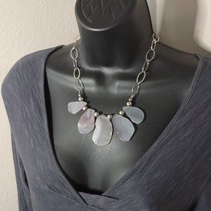17.5 Inch Metal And Stone Necklace